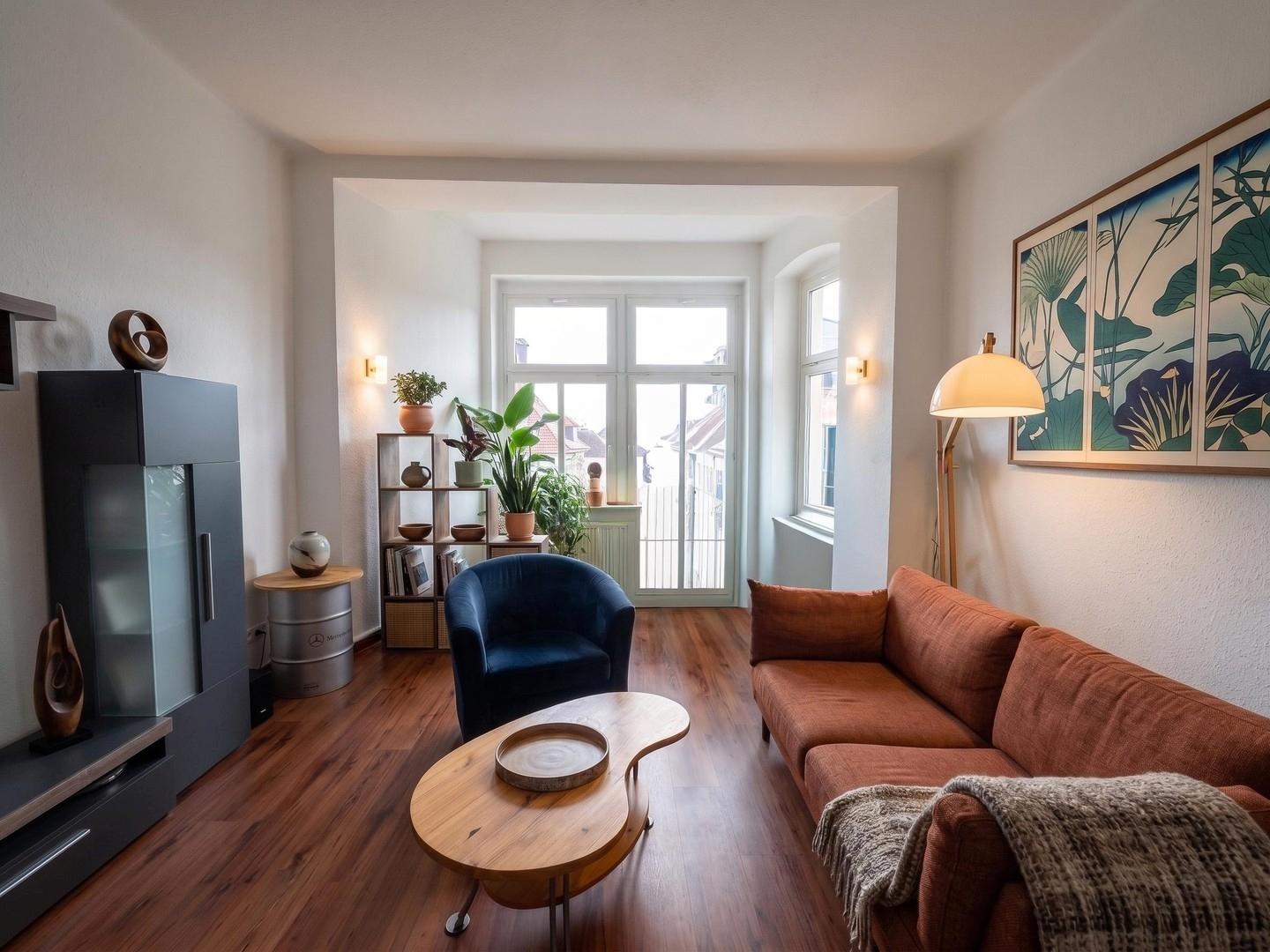 Wohnzimmer mit Balkon
