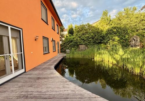 Schwimmteich am Haus