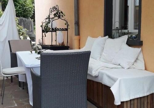 hintere überdachte Terrasse 