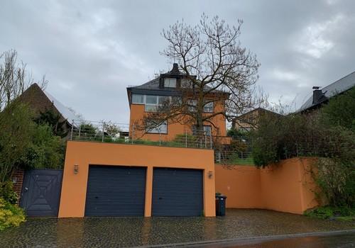 Doppelgarage mit Haus