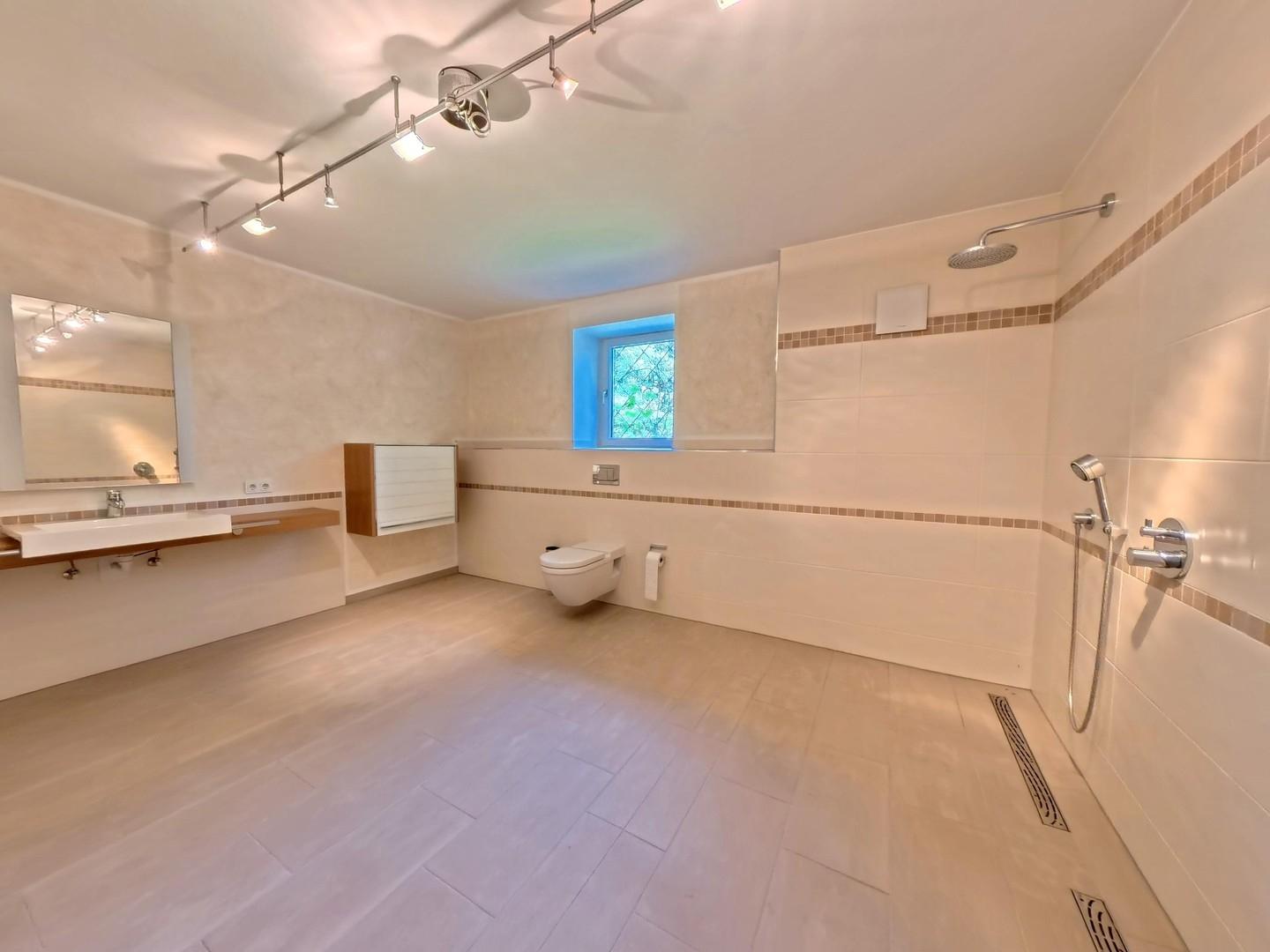 Rollstuhlgerechtes Badezimmer