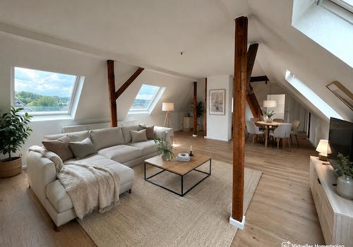 Wohnzimmer virtuell eingerichtet (KI)