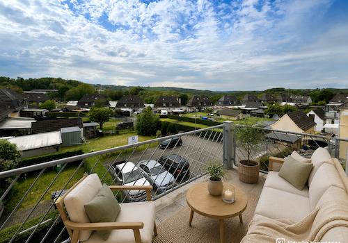Balkon virtuell eingerichtet (KI)