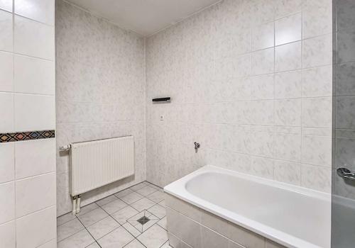 Bad mit Badewanne
