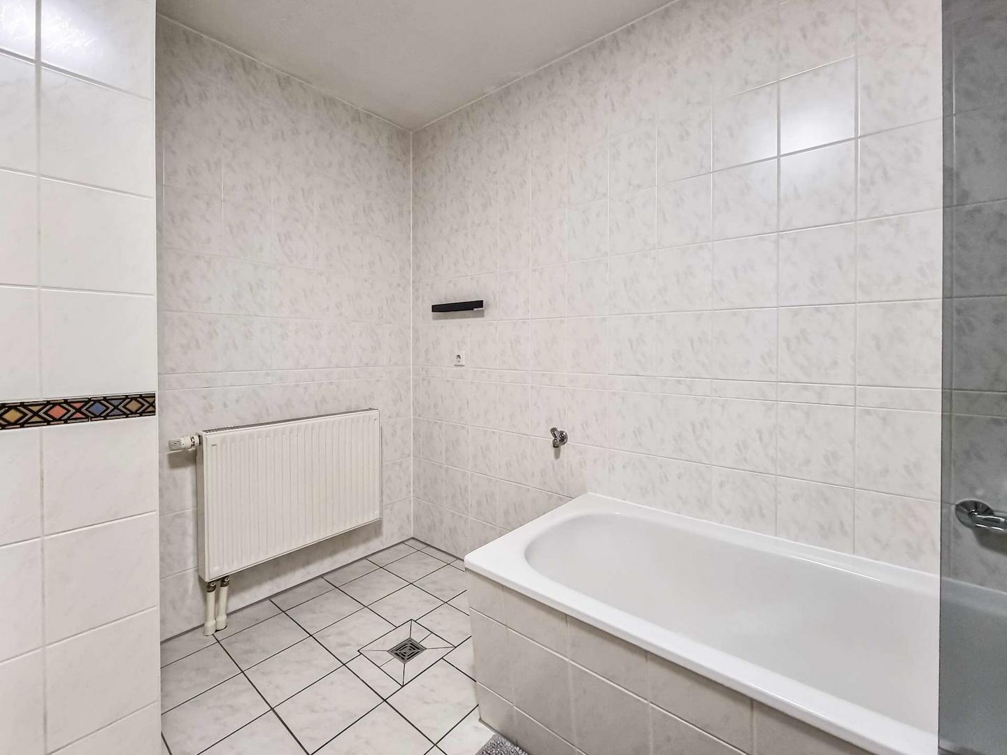 Bad mit Badewanne