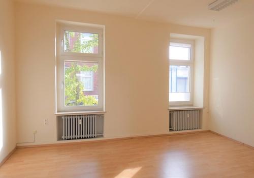 Büro / Praxisraum linke Hausseite