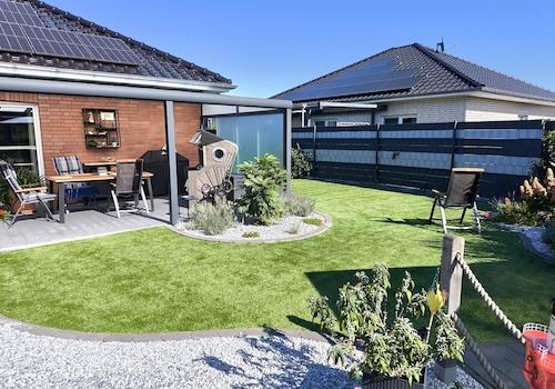 Blick zur Terrasse von Ost