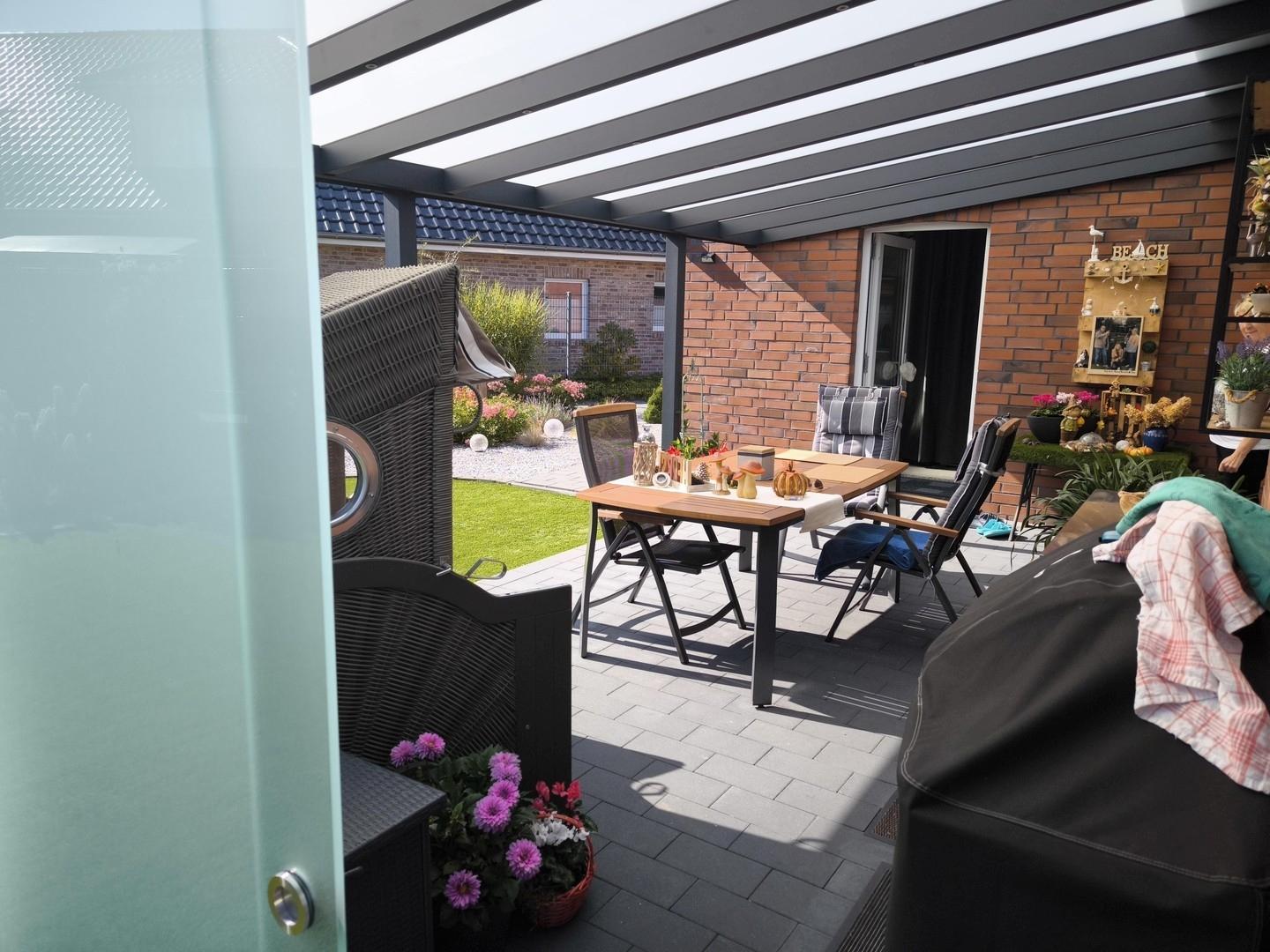 Seiteneingang Glastür Terrasse