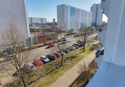 Ausblick zur Strasse