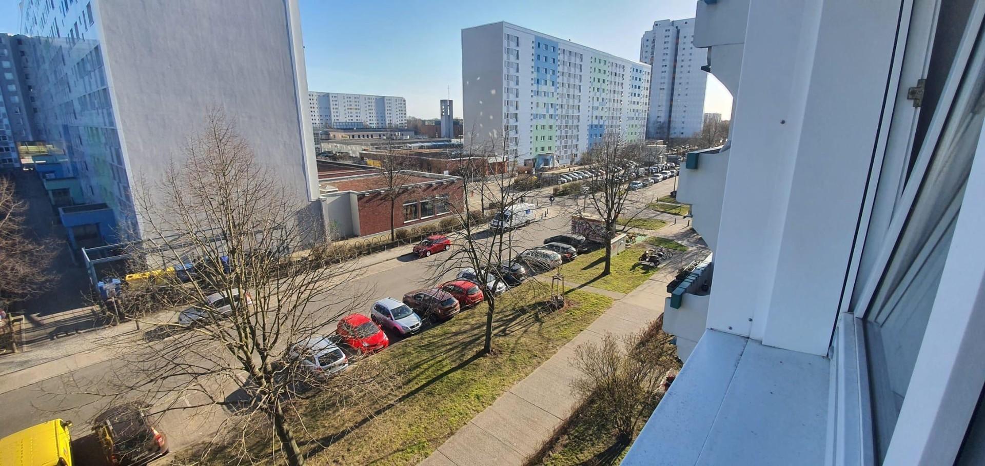 Ausblick zur Strasse