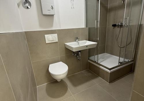 Neu modernisiertes Duschbad mi