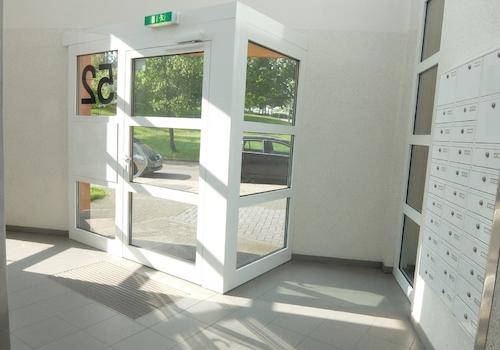 Hauseingangsbereich vor Aufzug