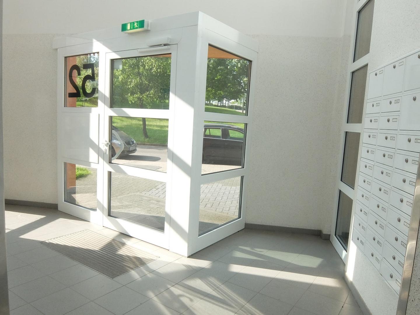 Hauseingangsbereich vor Aufzug