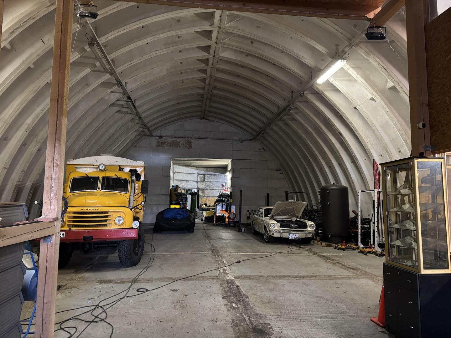 Blick vom Eingang Hangar EG