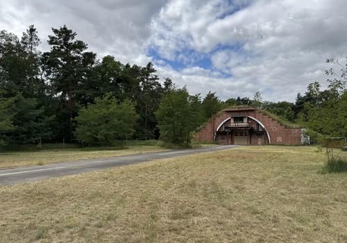 Frontansicht Hangar