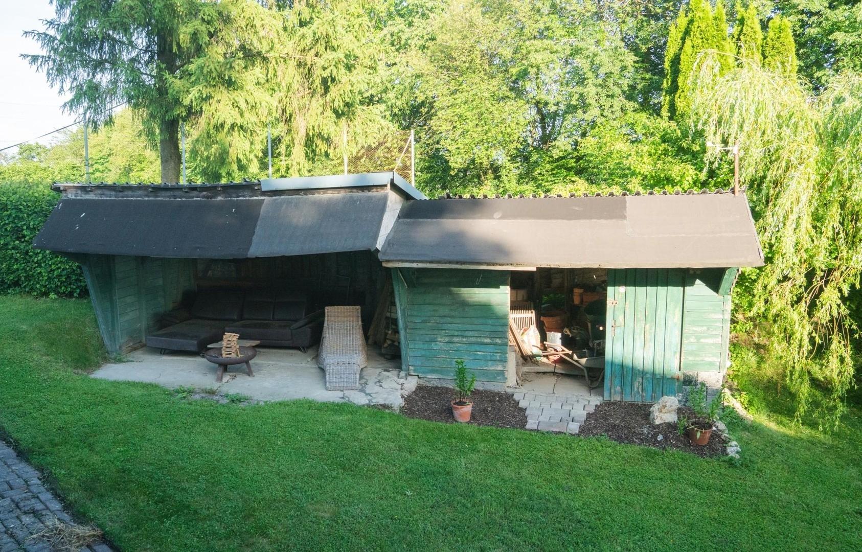 Schuppen und Outdoorlounge