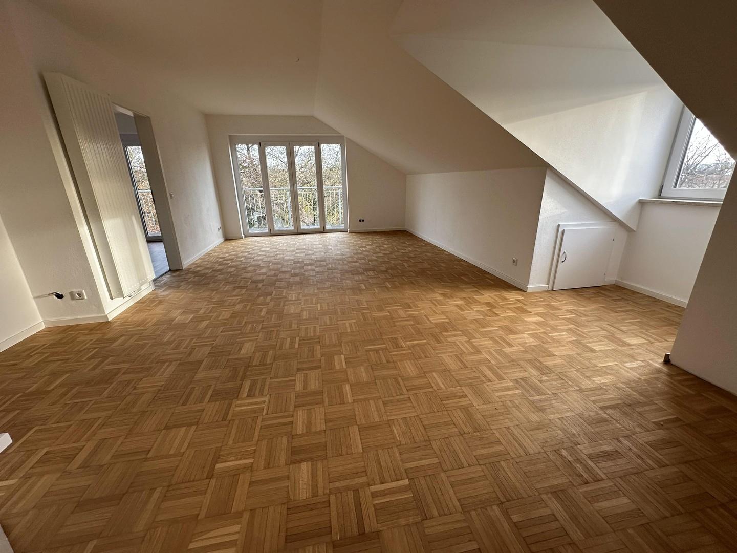 Wohnzimmer, Zugang zum Balkon