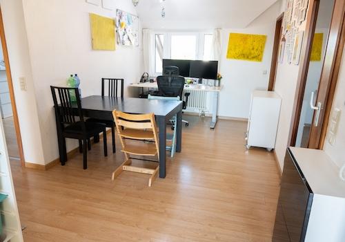 Essecke mit Schreibtisch