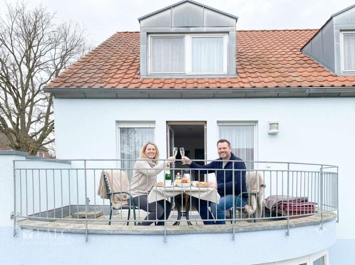 Sektfrühstück auf Süd-Balkon