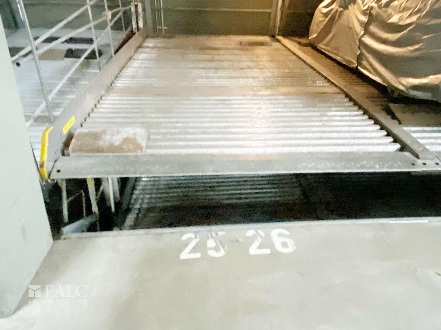 Doppel-Parkplatz im UG