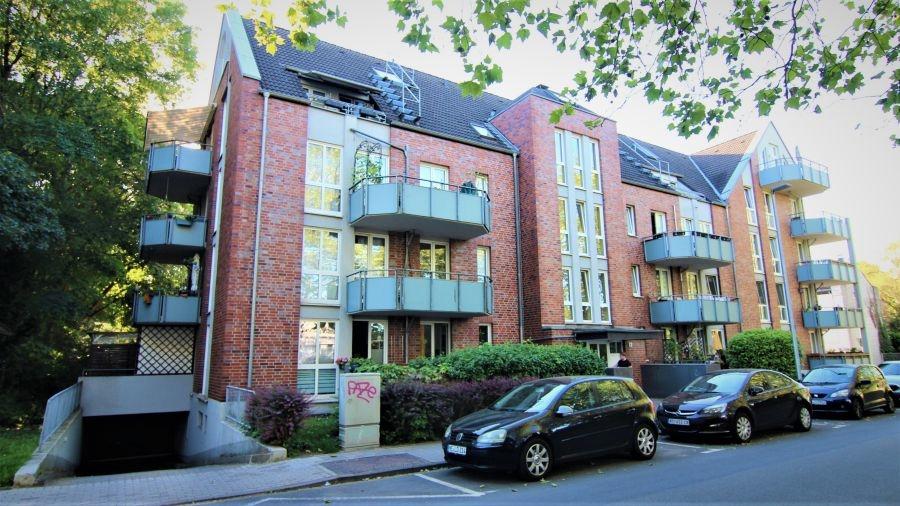 Haus u. Einfahrt