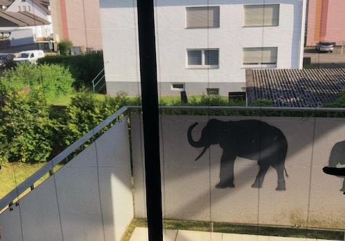 Balkon mit Blick in den Garten