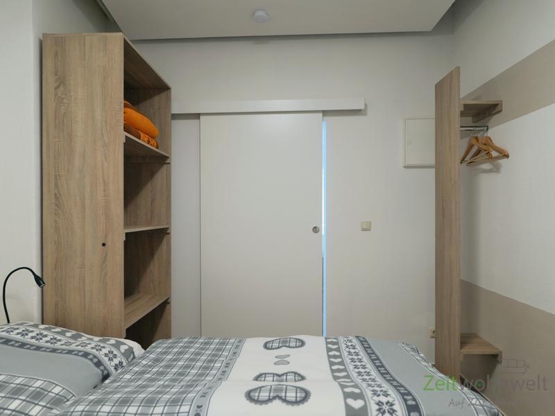 Schlafzimmerschrank und Garderobe