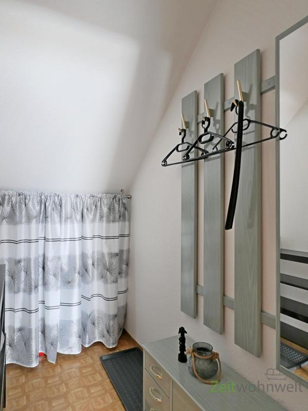 Abstellkammer mit Garderobe