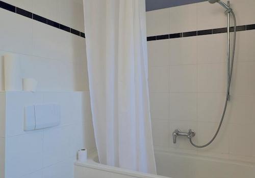Wanne und WC