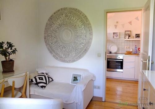Blick vom Wohnzimmer zur Küche