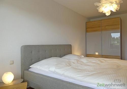 Kleiderschrank im Schlafzimmer