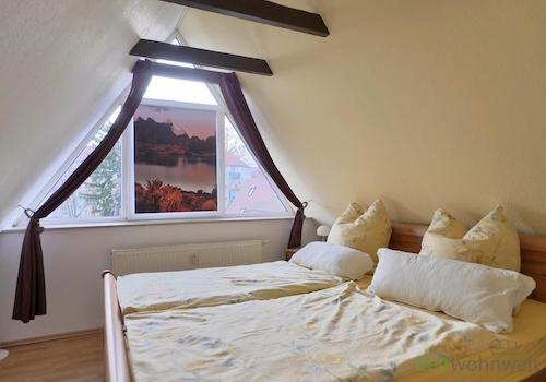 breites Doppelbett