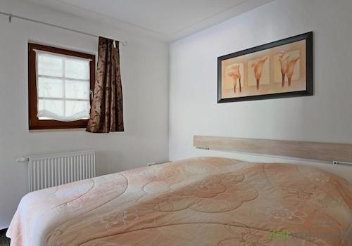 Doppelbett im Schlafzimmer
