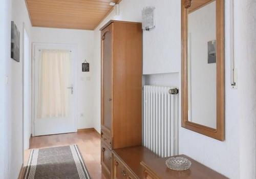 Wohnungsflur mit Garderobe