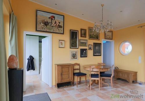 Blick zu Schlafzimmer und Bad