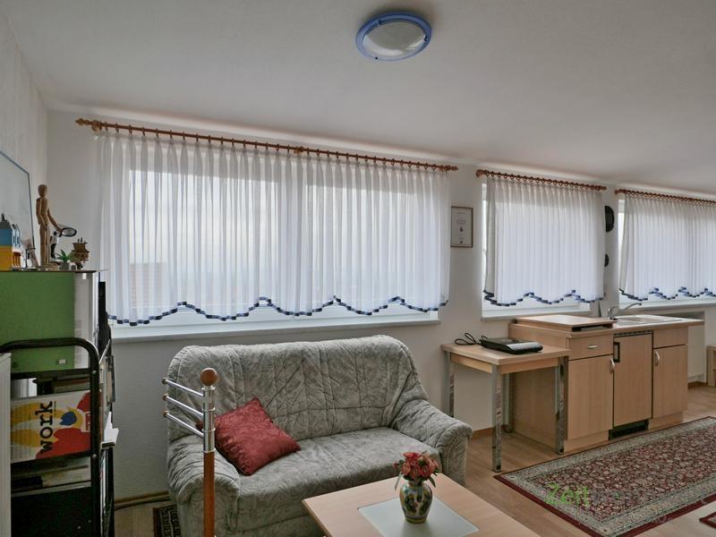 Sofa und Miniküche