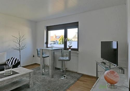 TV und Tisch