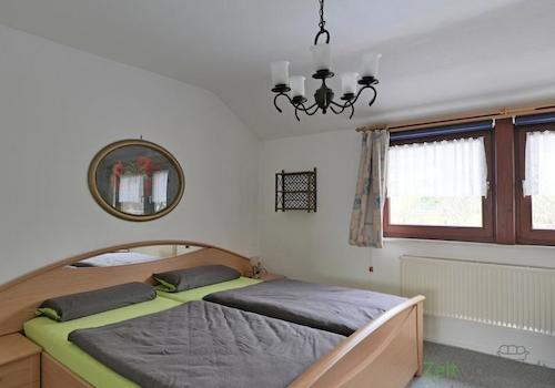 Blick ins Schlafzimmer
