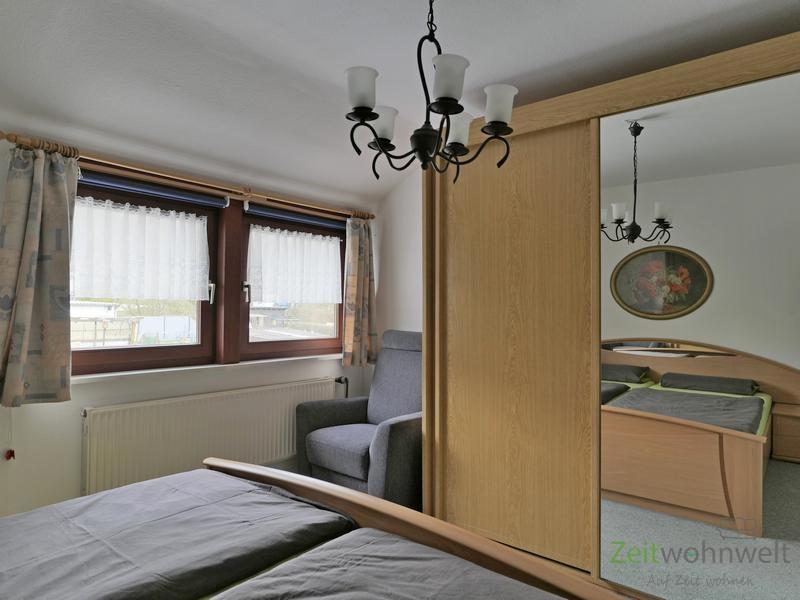 großer Kleiderschrank