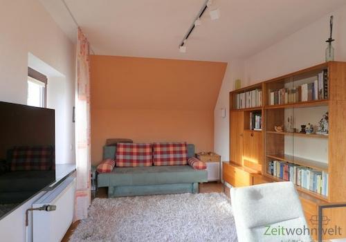 Sofa und Schrankwand