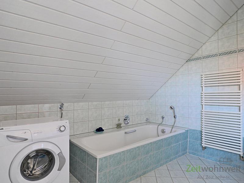 Waschmaschine und Badewanne