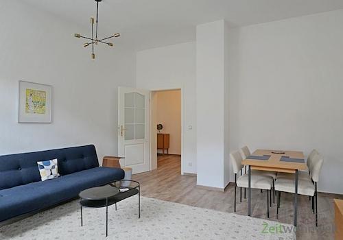 Wohnzimmer, Blick zur Türe