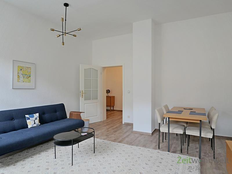 Wohnzimmer, Blick zur Türe