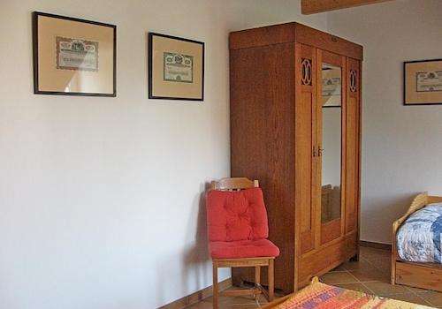 Kleiderschrank im Schlafzimmer