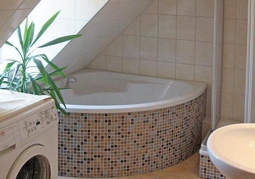 Bad mit Wanne und Dusche
