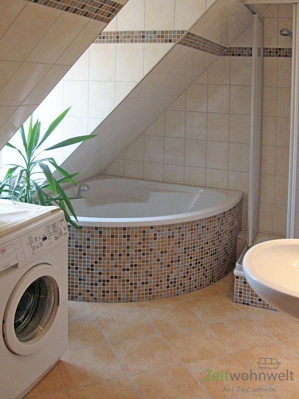 Bad mit Wanne und Dusche