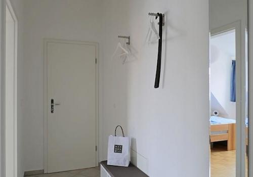 Wohnungsflur mit Garderobe