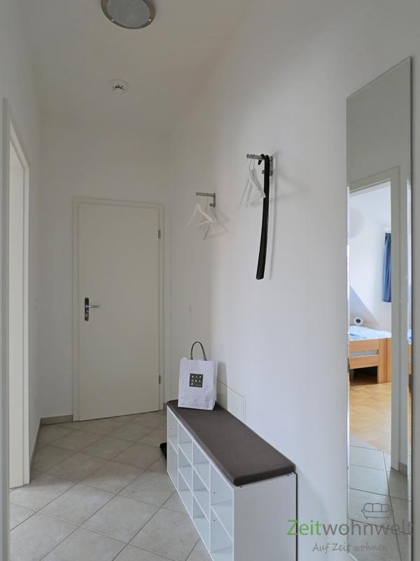 Wohnungsflur mit Garderobe
