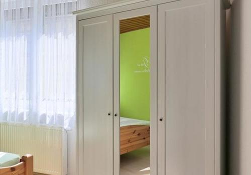 verspiegelter Schlafzimmerschrank