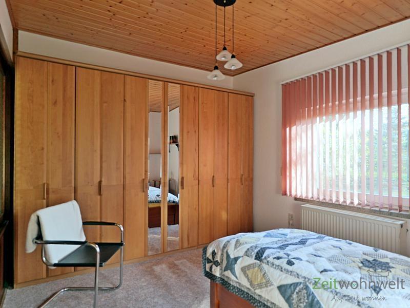 großer Kleiderschrank